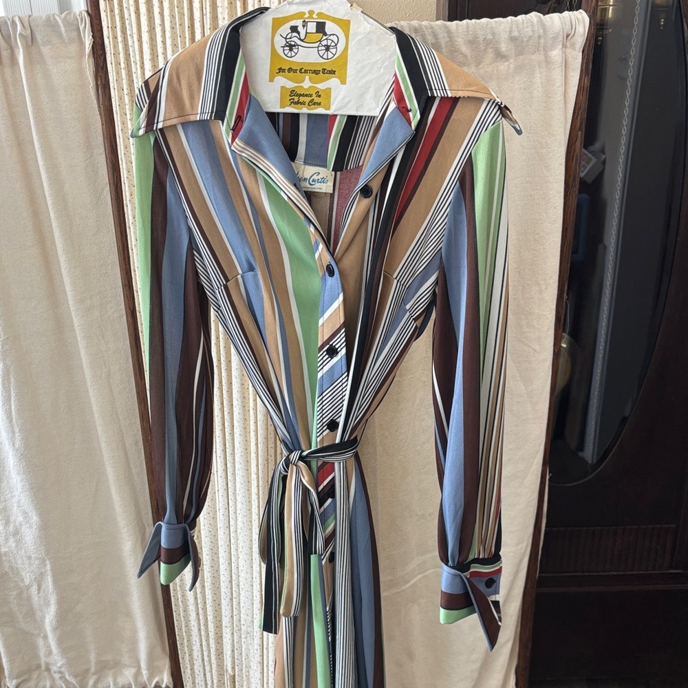 Chic Vintage 1970’s Striped Long Sleeve Midi Shirt Dress. Fits M